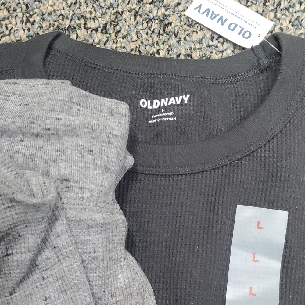 Old Navy Men's Navy and Gray Long Sleeve Tees - Picture 4 of 5